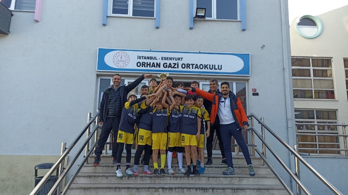  Küçük Erkekler Futsal Turnuvasında Okulumuz ŞAMPİYON oldu.